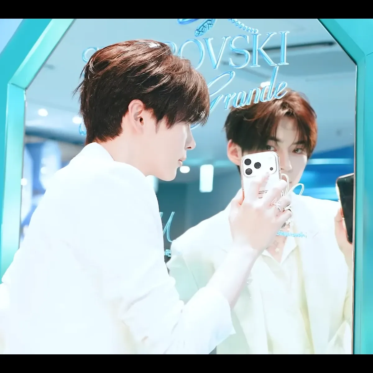 Behind-the-scenes cut of Sung Hanbin (ZEROBASEONE)