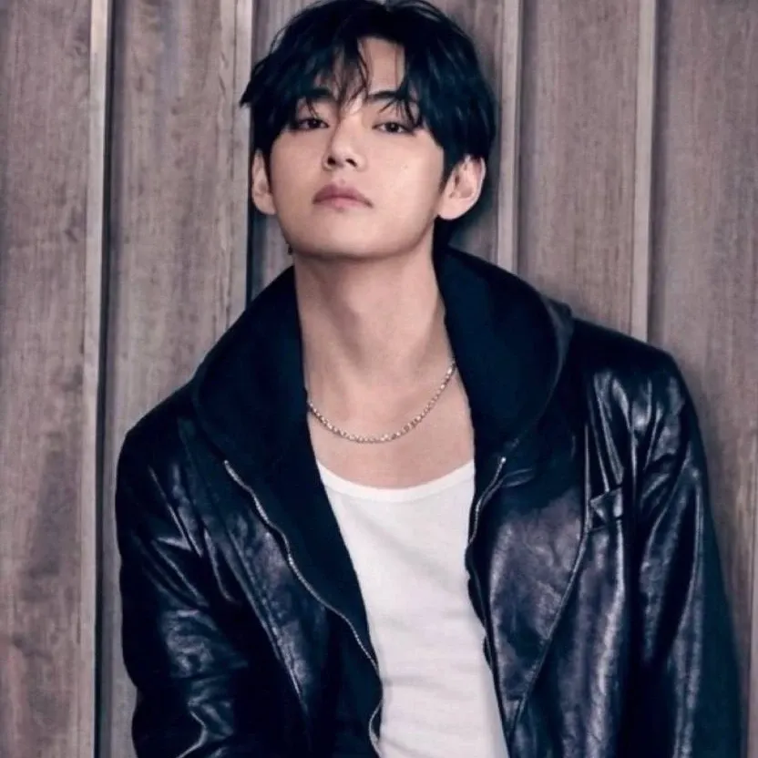 Latest photo of V (BTS)
