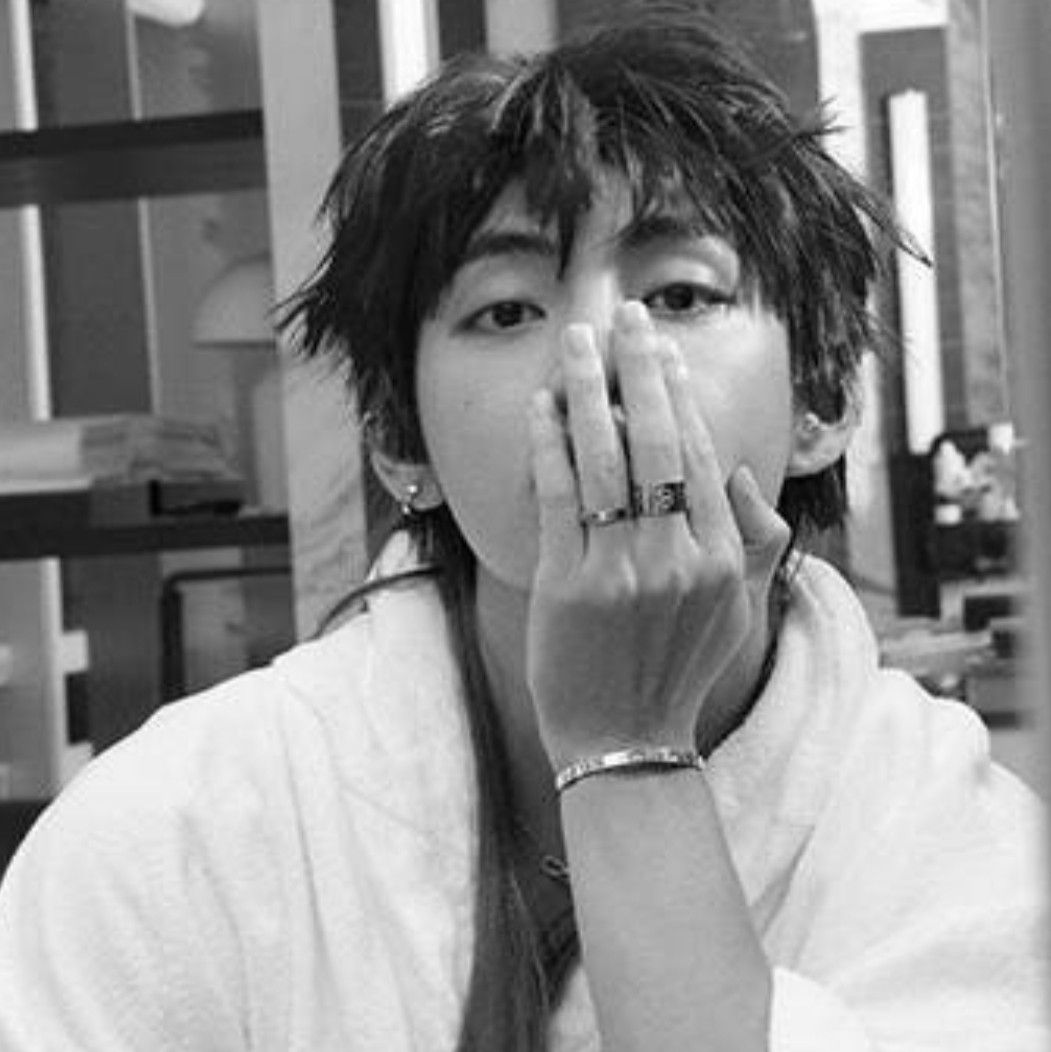 뷔 (방탄소년단)의 비하인드 컷