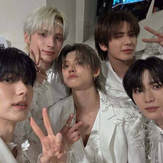 Foto aktivitas terbaru TOMORROW X TOGETHER