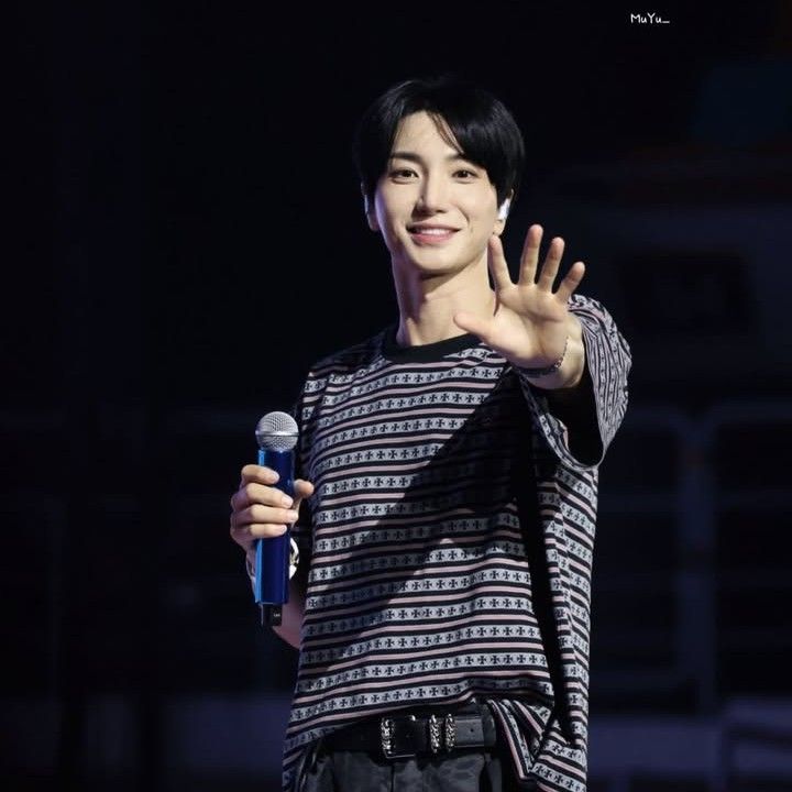 A moment captured by Leeteuk (Super Junior)'s fan