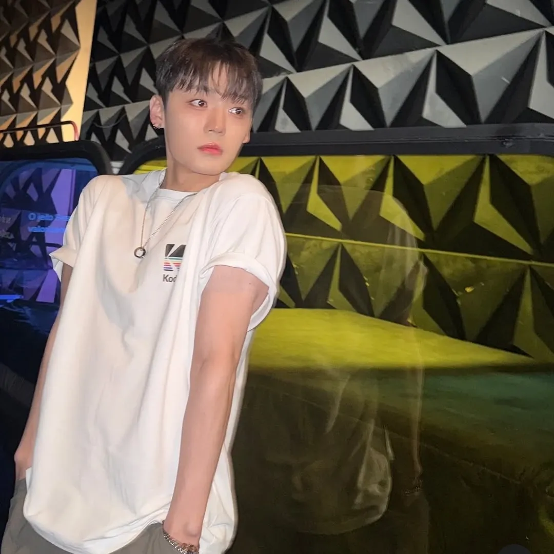 Latest photo of Chan (A.C.E)