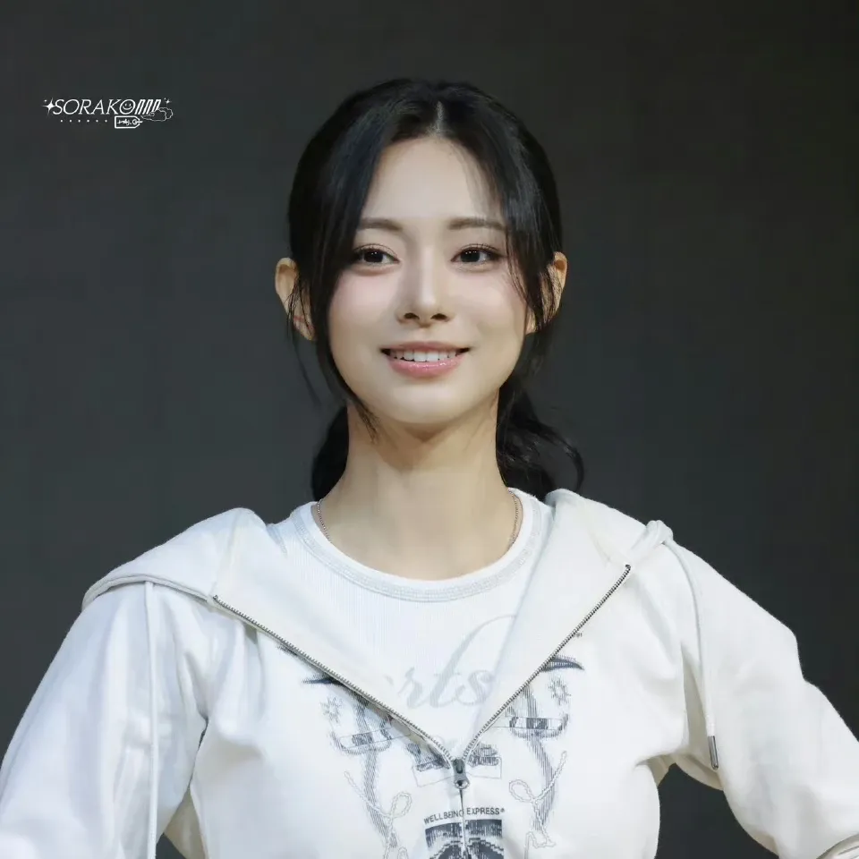 쯔위 (TWICE) 최근 활동샷
