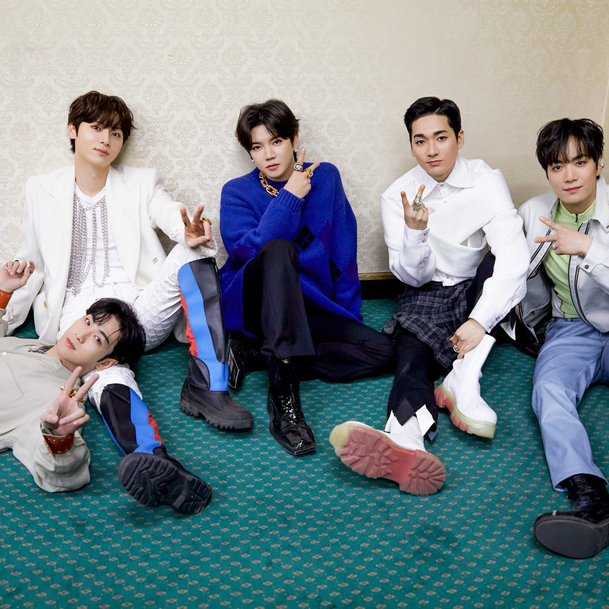 Behind-the-scenes cut of NU'EST