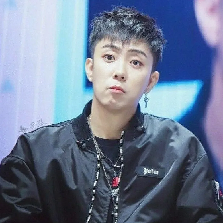 Recent activity shot of Eun Jiwon (SECHSKIES)