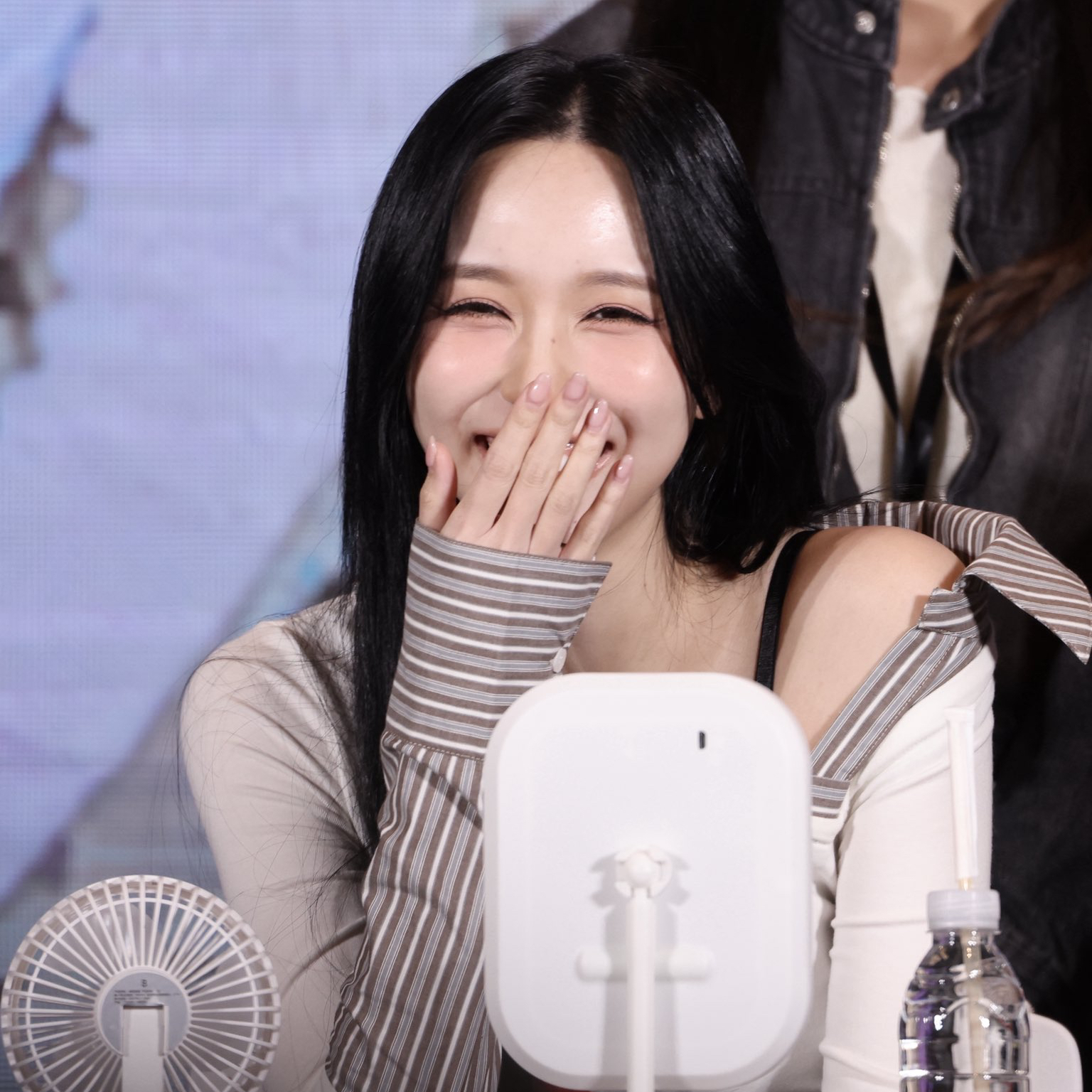 Momen yang diabadikan oleh penggemar Mina (TWICE)