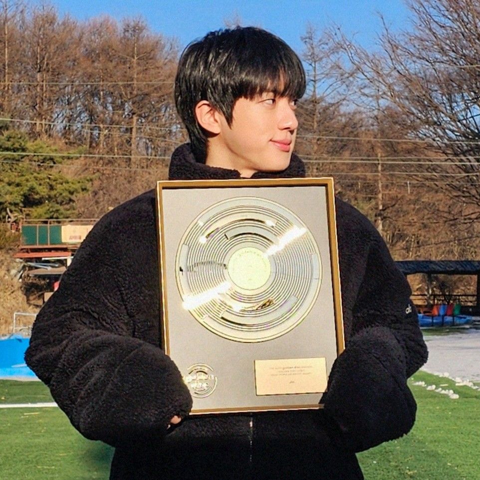 Behind-the-scenes cut of Jin (BTS)