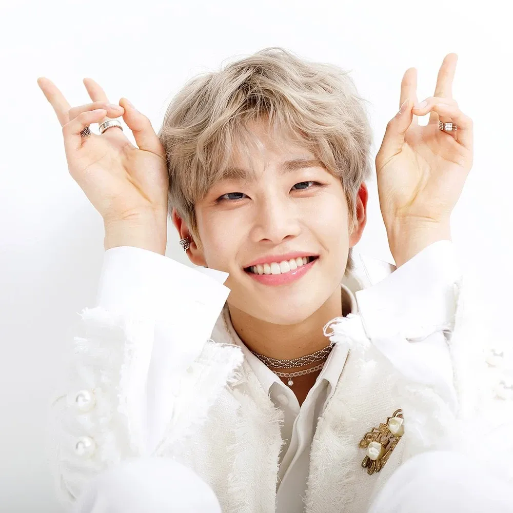 Behind-the-scenes cut of MJ (ASTRO)