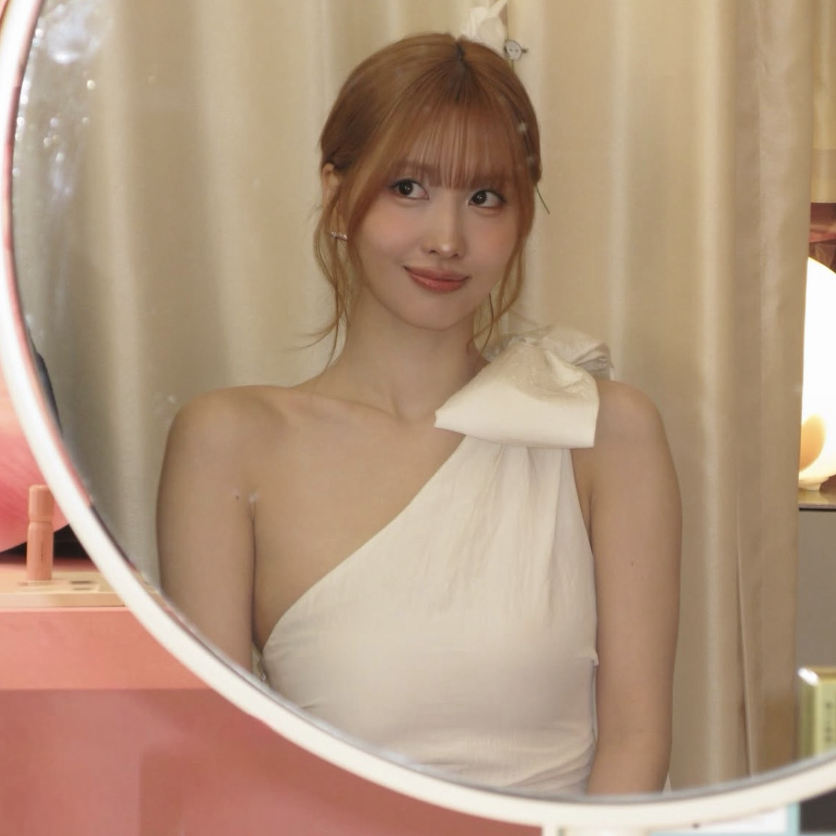 Momo (TWICE)的幕後花絮