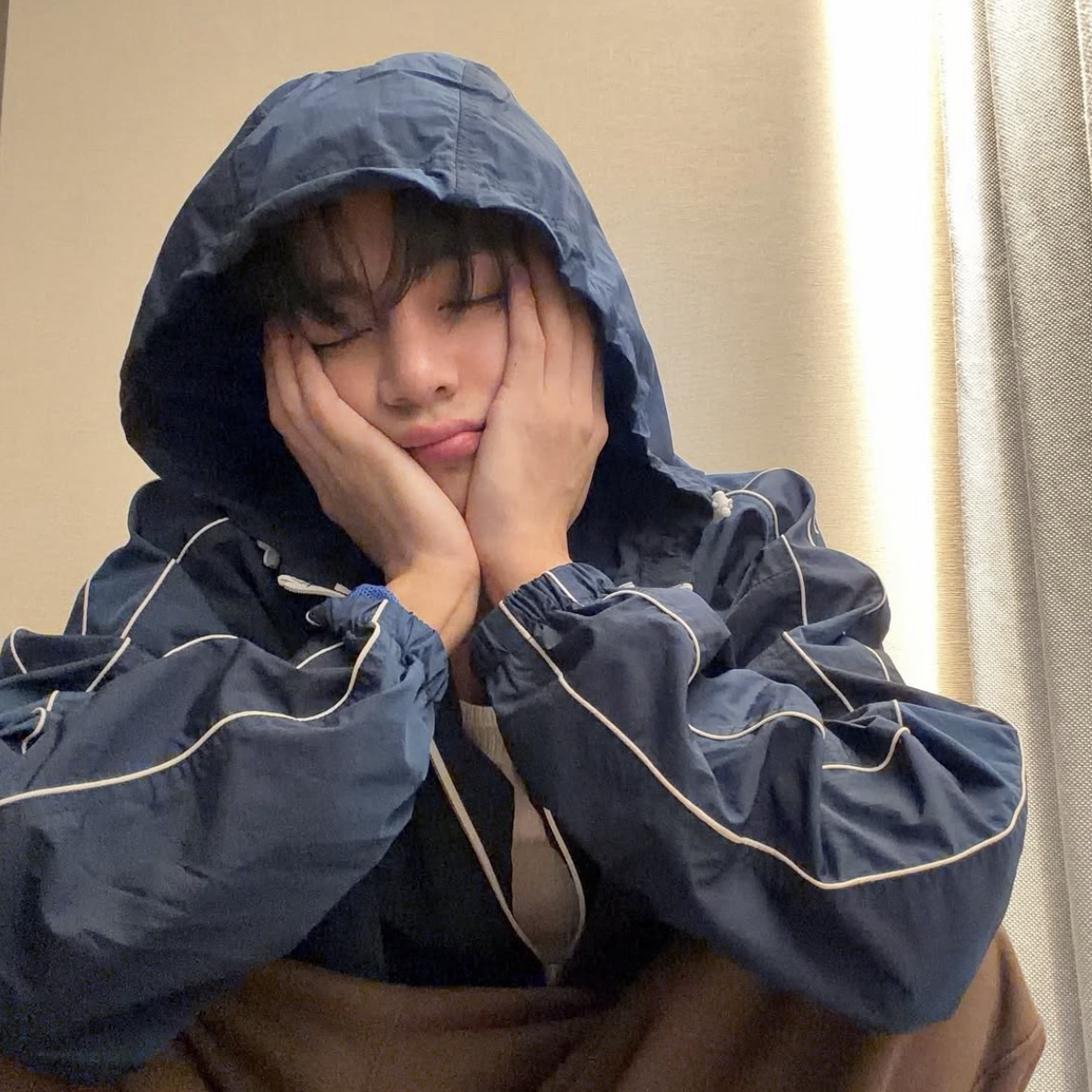 V (防弹少年团)的最新活动照片