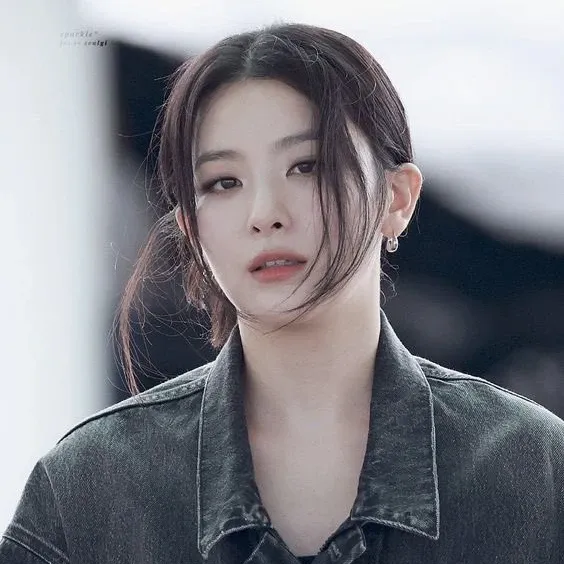 Latest photo of Seulgi (Red Velvet)