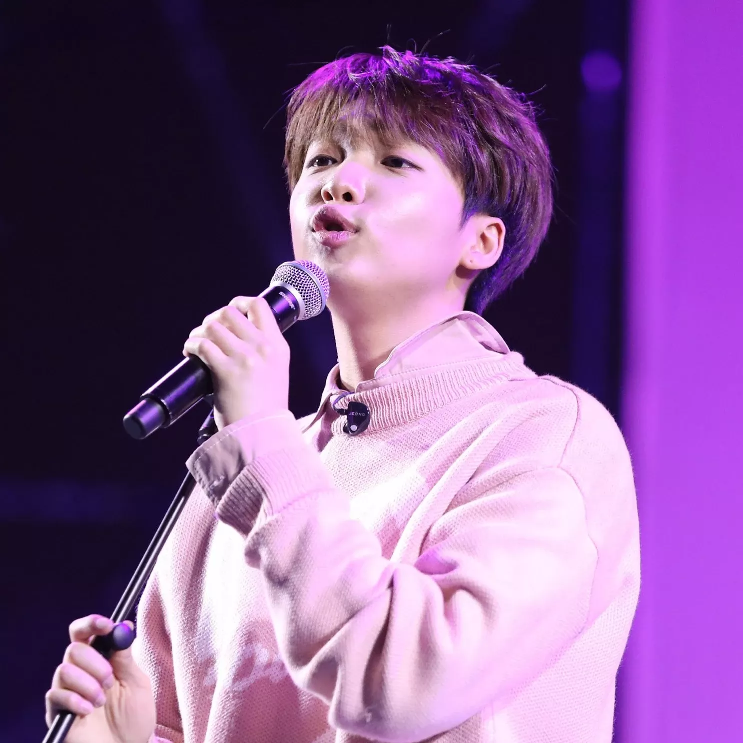 A moment captured by Jeong Sewoon's fan