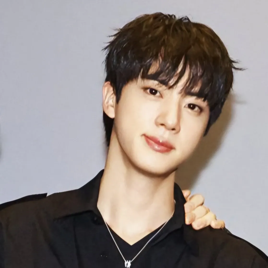 Behind-the-scenes cut of Jin (BTS)