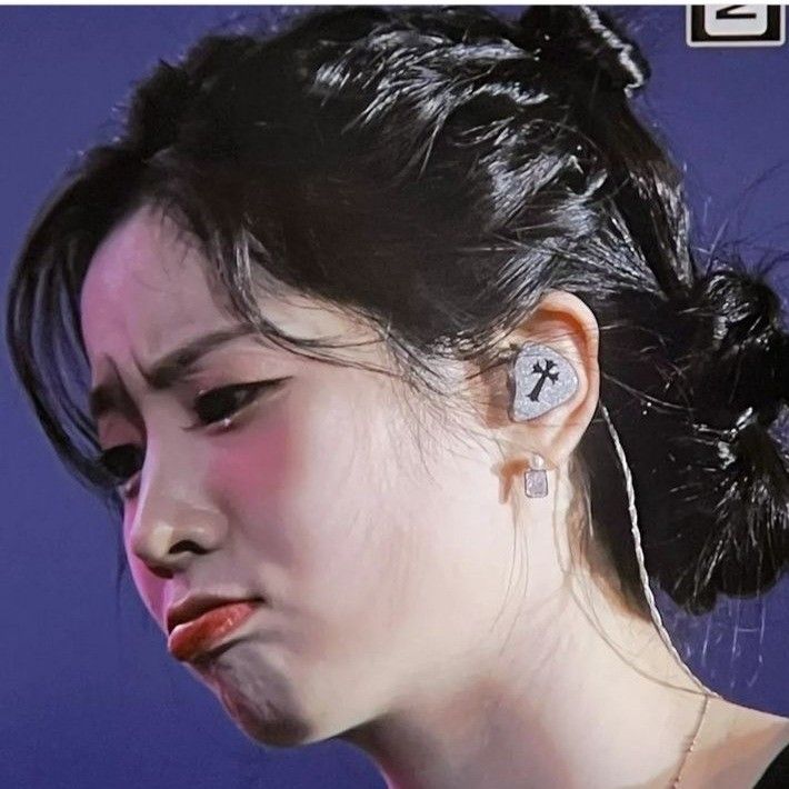 Foto aktivitas terbaru Dahyun (TWICE)