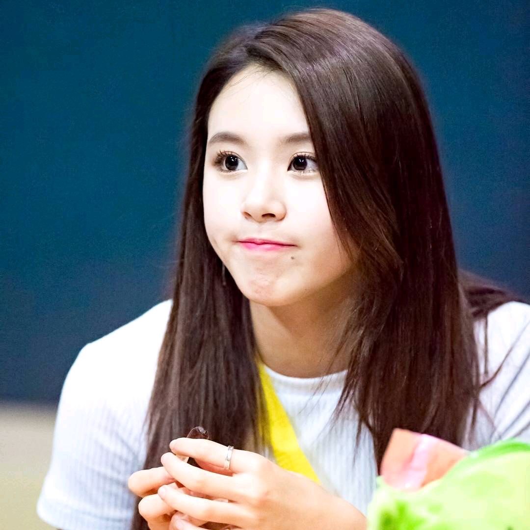Foto aktivitas terbaru TWICE