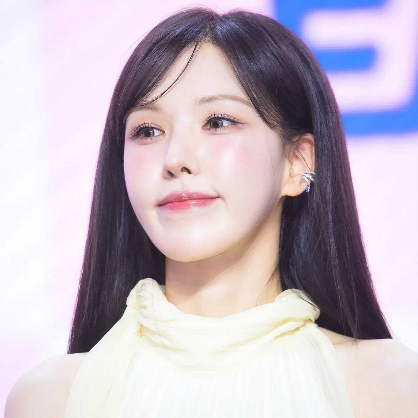 Behind-the-scenes cut of Wendy (Red Velvet)