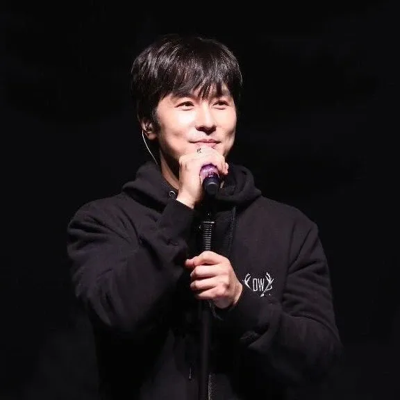 A moment captured by Kim Dongwan (SHINHWA)'s fan