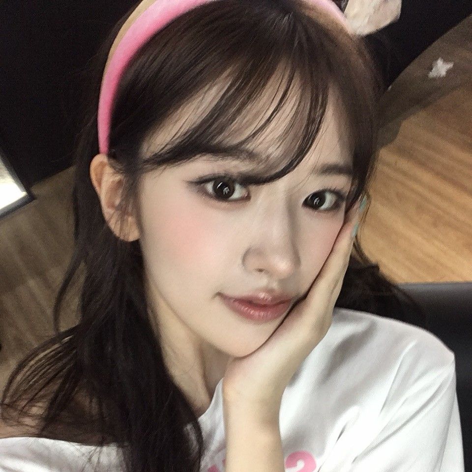 Recent activity shot of An Yujin (IVE)