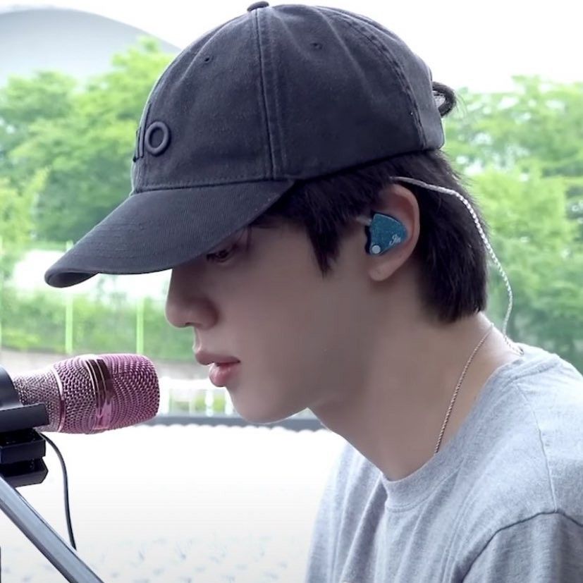 진 (방탄소년단)의 최신 사진