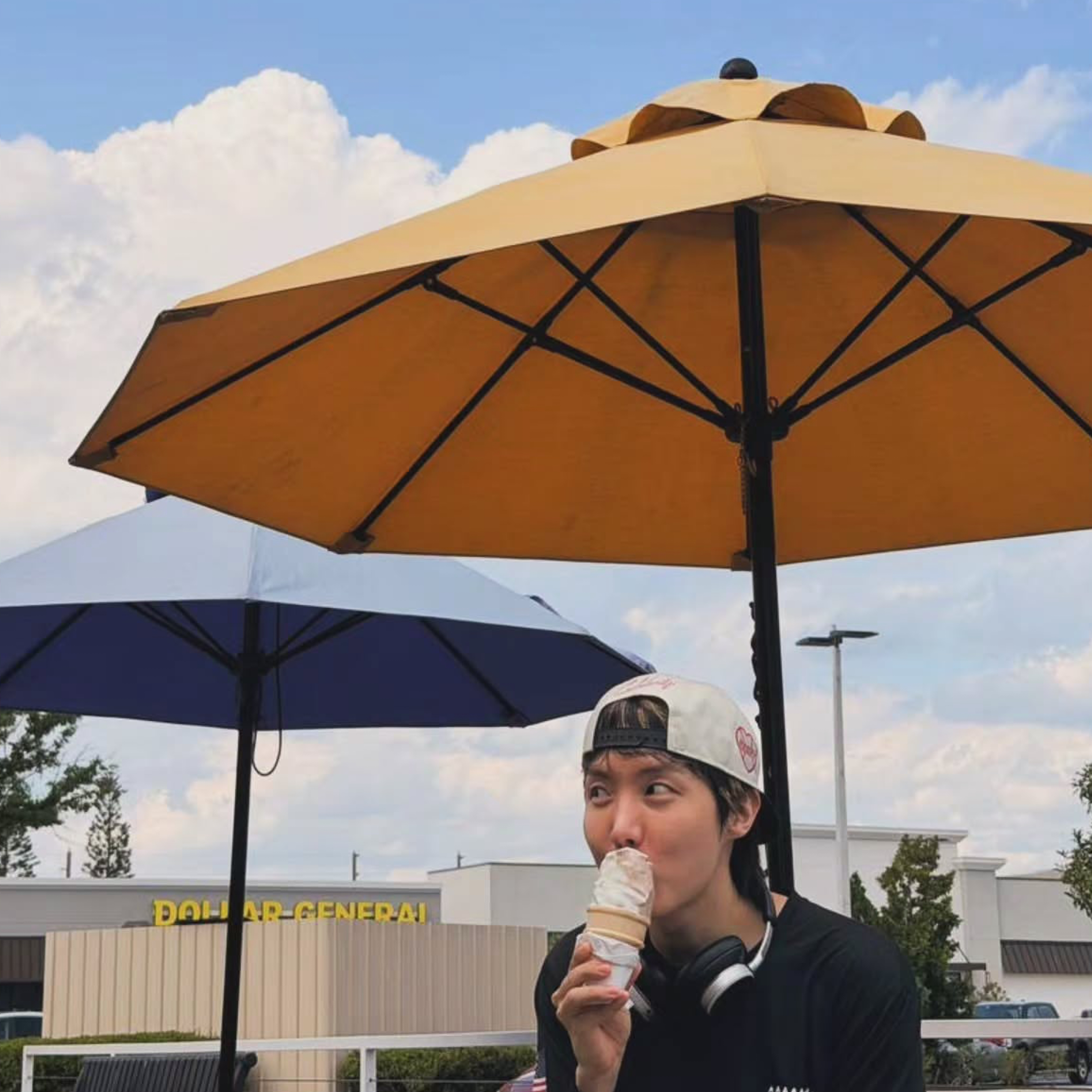 Foto terbaru j-hope (BTS)