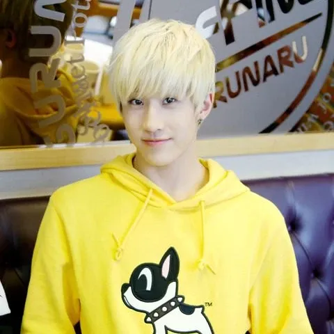 A moment captured by Jinjin (ASTRO)'s fan