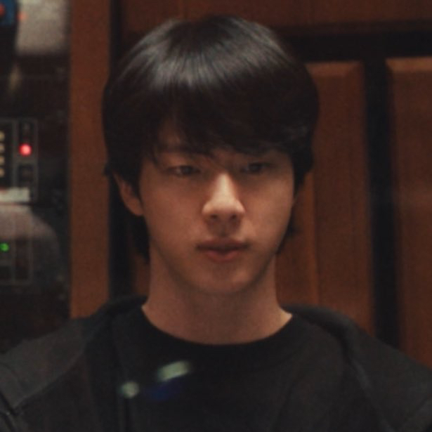 Momen yang diabadikan oleh penggemar Jin (BTS)
