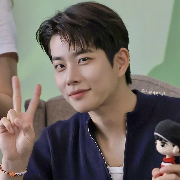 Latest photo of MJ (ASTRO)