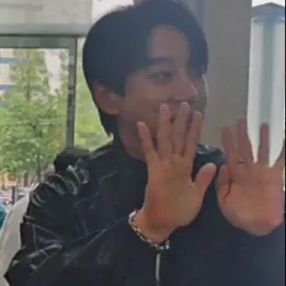 Behind-the-scenes cut of Hwang Chiyeol