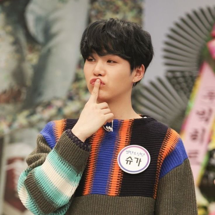 Foto aktivitas terbaru SUGA (BTS)