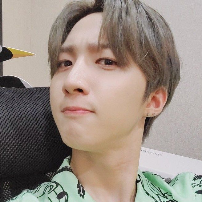 Behind-the-scenes cut of Hui (PENTAGON)