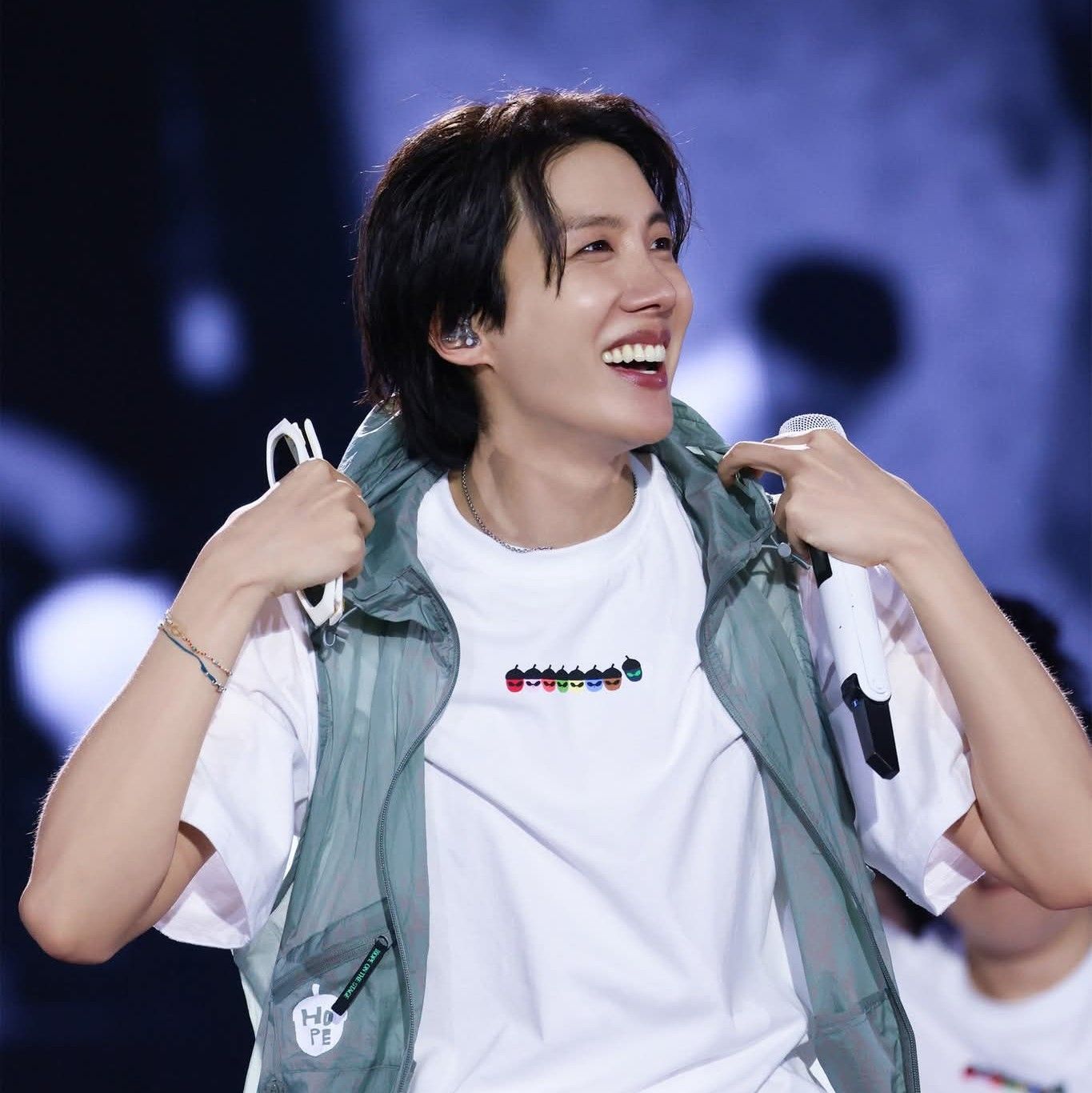 Momen yang diabadikan oleh penggemar j-hope (BTS)