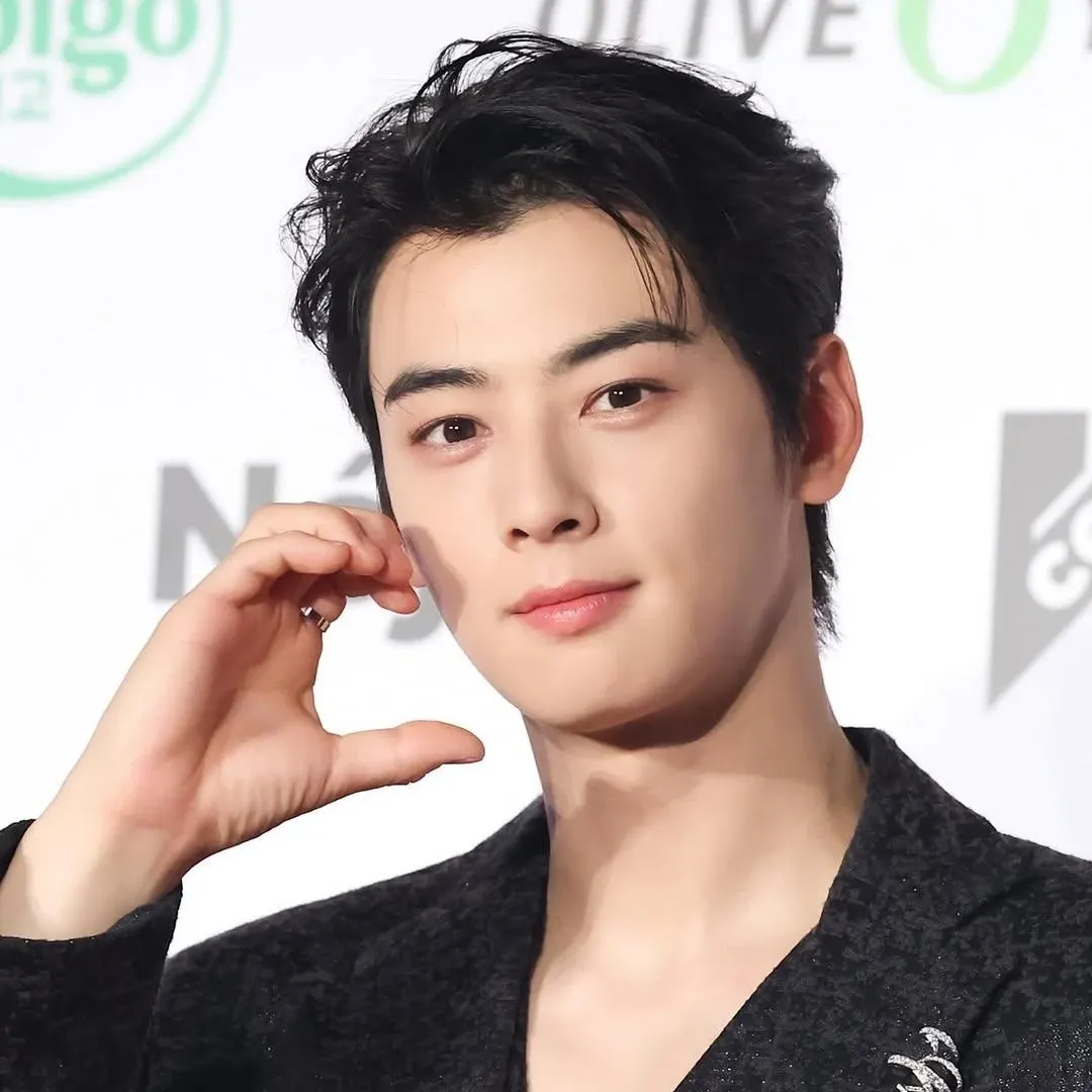 A moment captured by Eunwoo (ASTRO)'s fan