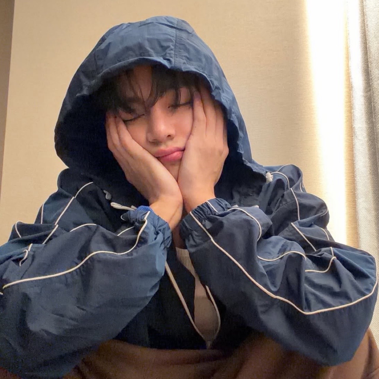 뷔 (방탄소년단)의 비하인드 컷