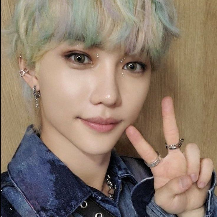 Latest photo of Felix (Stray Kids)