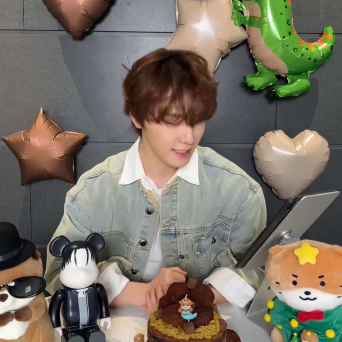 Recent activity shot of Dino (SEVENTEEN)