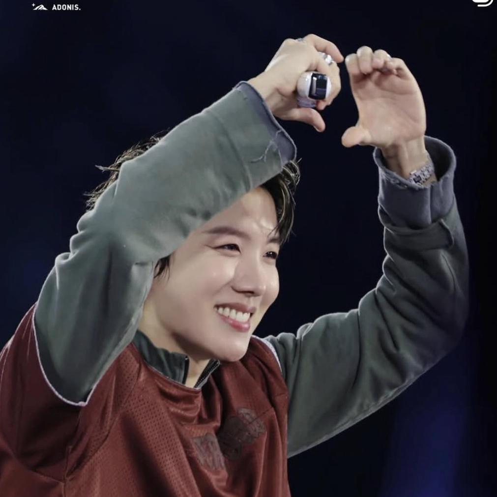 Momen yang diabadikan oleh penggemar j-hope (BTS)