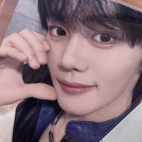 Behind-the-scenes cut of Kim Gyuvin (ZEROBASEONE)