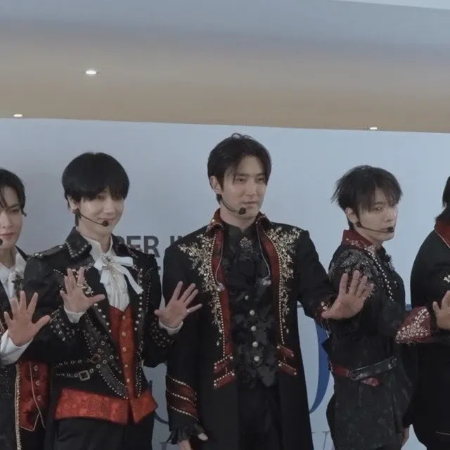 Foto aktivitas terbaru Super Junior