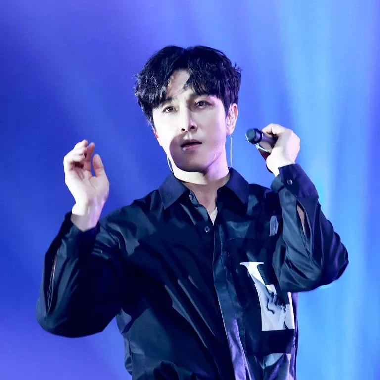 A moment captured by Kim Dongwan (SHINHWA)'s fan