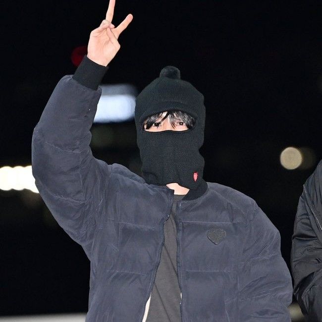 Foto aktivitas terbaru j-hope (BTS)