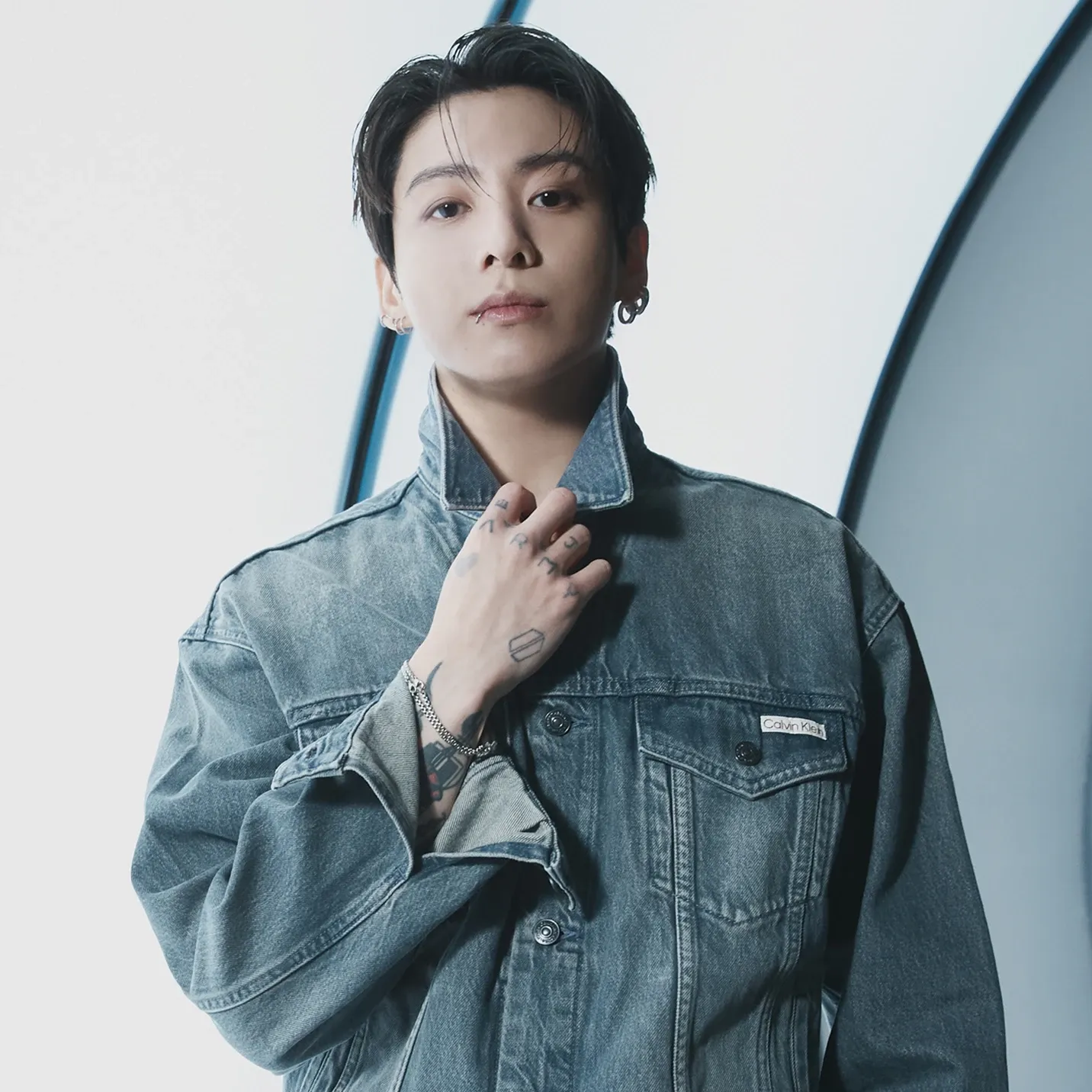 Foto aktivitas terbaru Jungkook (BTS)