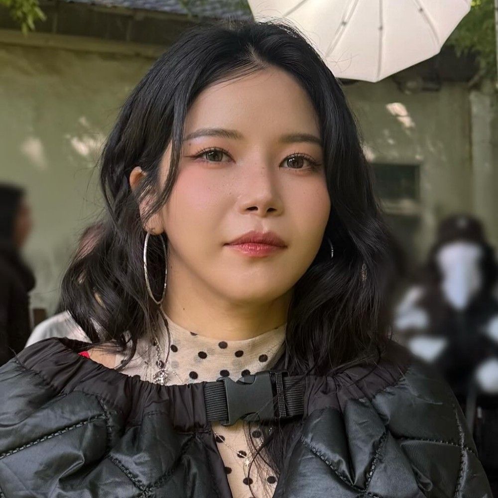 Latest photo of Solar (MAMAMOO)