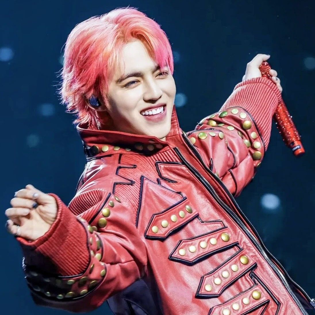 Recent activity shot of S.Coups (SEVENTEEN)