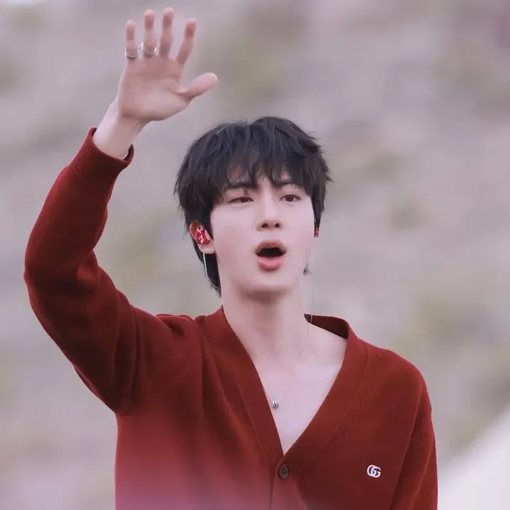 진 (방탄소년단) 최근 활동샷