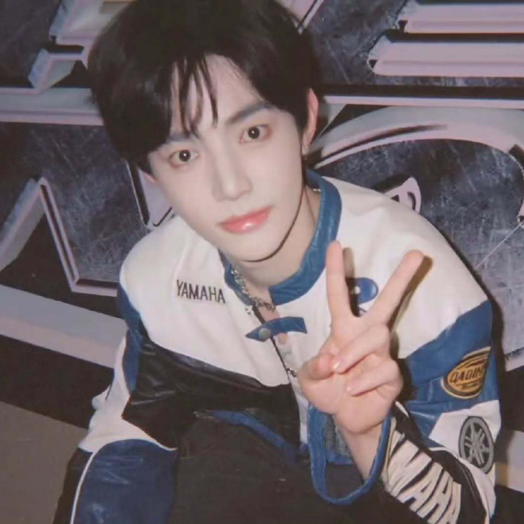 A moment captured by Zhang Hao (ZEROBASEONE)'s fan