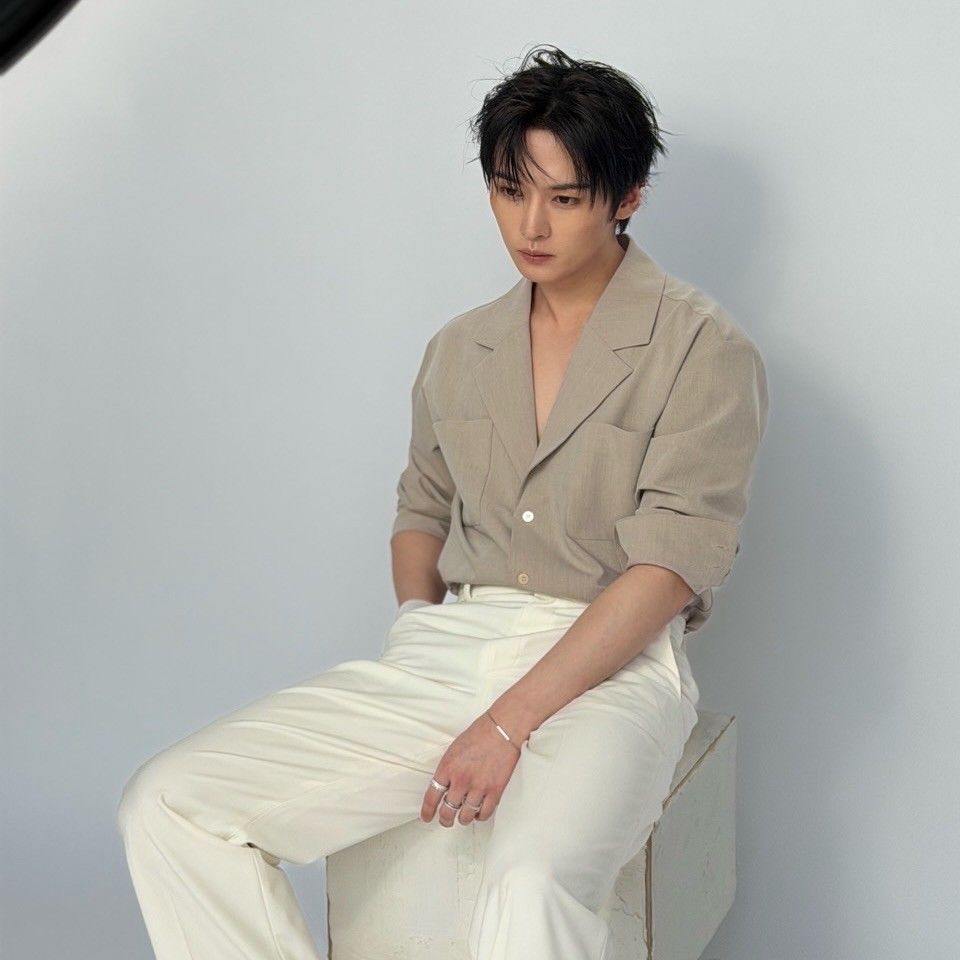 Behind-the-scenes cut of Lee Know (Stray Kids)