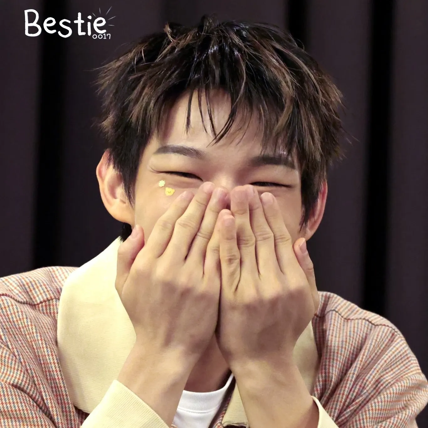 A moment captured by AHOF's fan