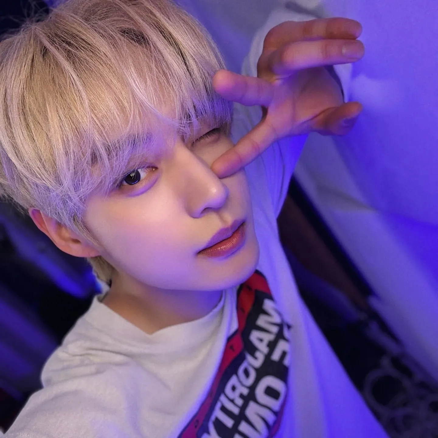 Behind-the-scenes cut of Kim Jiwoong (ZEROBASEONE)