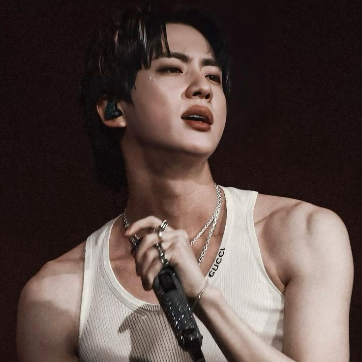 Foto aktivitas terbaru Jin (BTS)