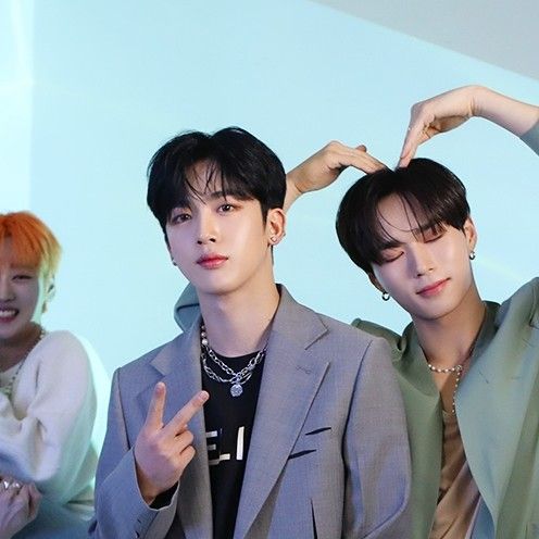 A moment captured by WEi's fan